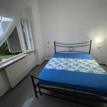 Villa Paonessa Lido Di Fondi Habitación foto