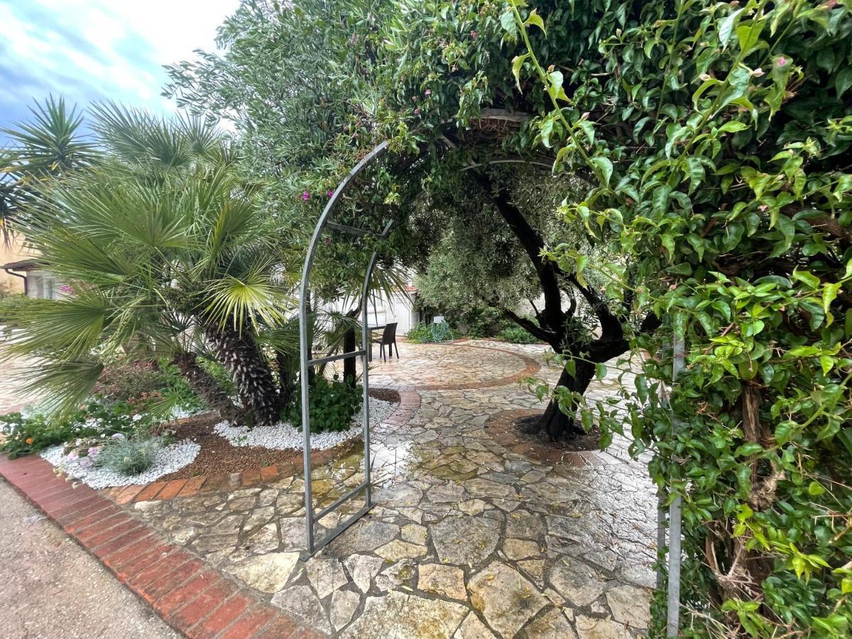 Villa Paonessa Lido Di Fondi Exterior foto