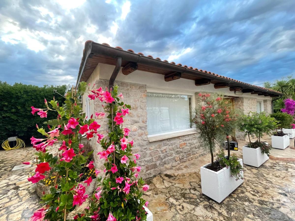 Villa Paonessa Lido Di Fondi Exterior foto